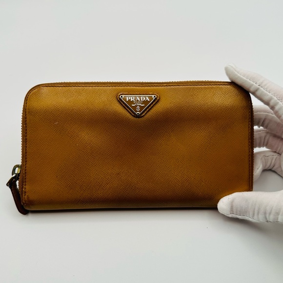 Prada Saffiano Metal triangle Logo Wallet -